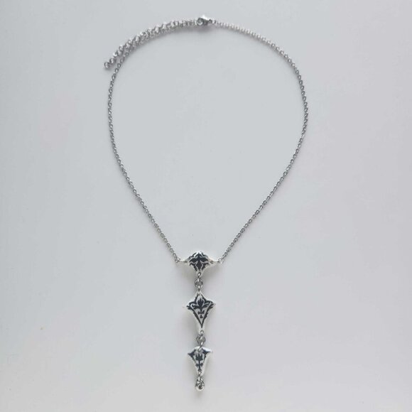 Vintage romantic gothic unique iridescent white pearl floral rosary necklace - Picture 5 of 8